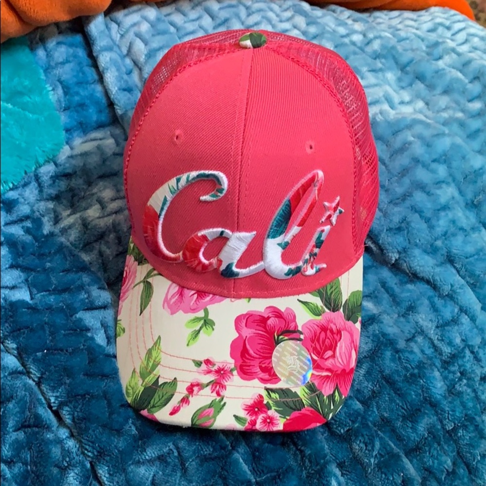 Flower Design Cali Hat